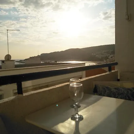 度假居 Beachside Sunny Balcony *