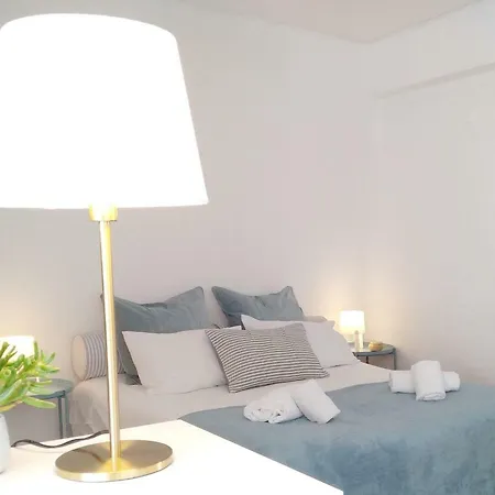 Beachside Sunny Balcony 度假居 *