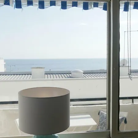 Beachside Sunny Balcony * Sesimbra