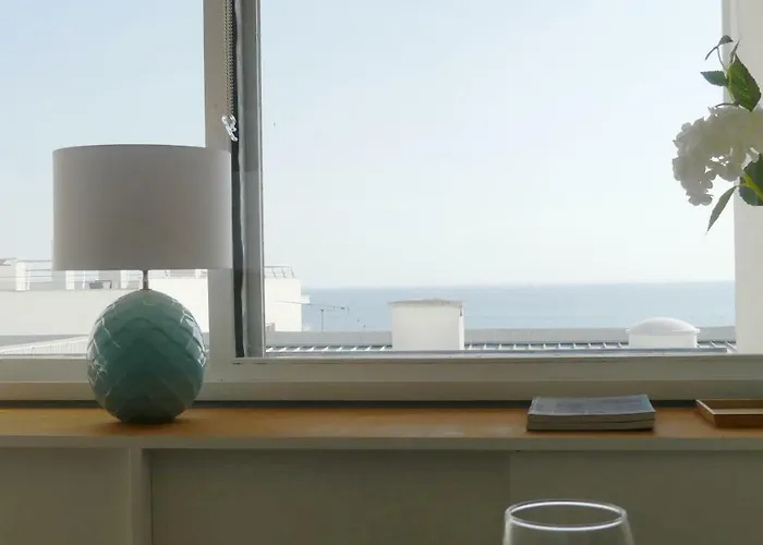 Beachside Sunny Balcony 度假居